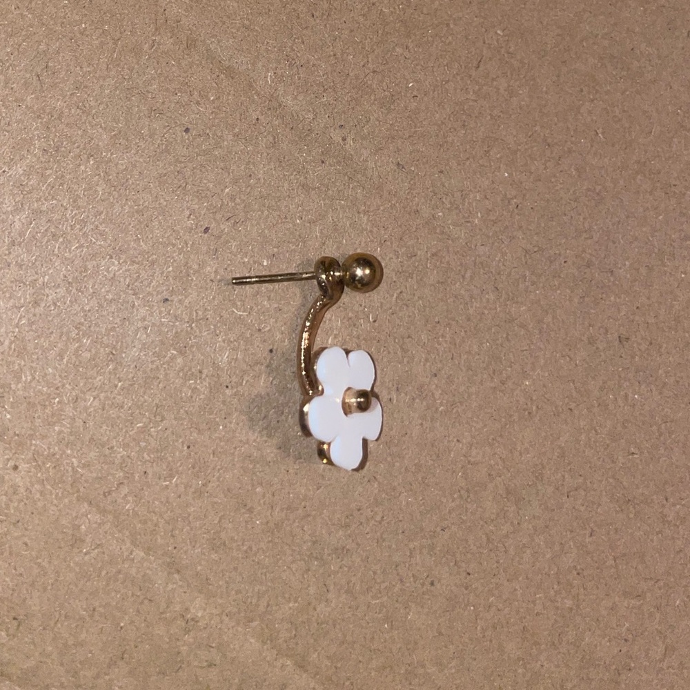 Flower Earring - Picture 3 of 6